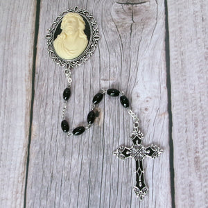Kelly's Onyx Cameo Chaplet